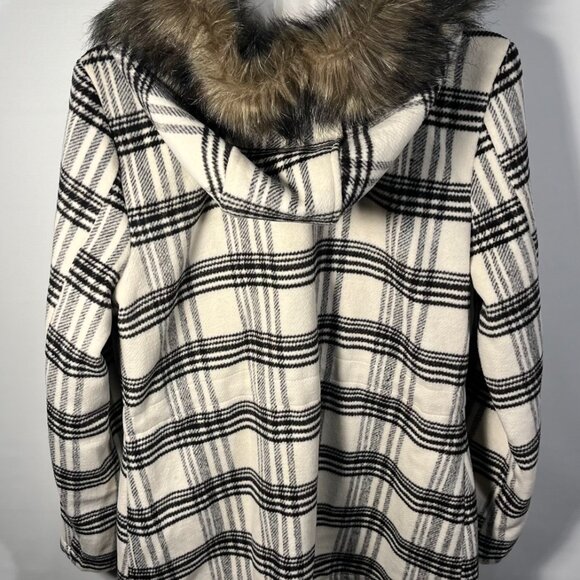 Women's Wool Winter Coat. Faux fur trim hood, drawn string waist. - Picture 4 of 6